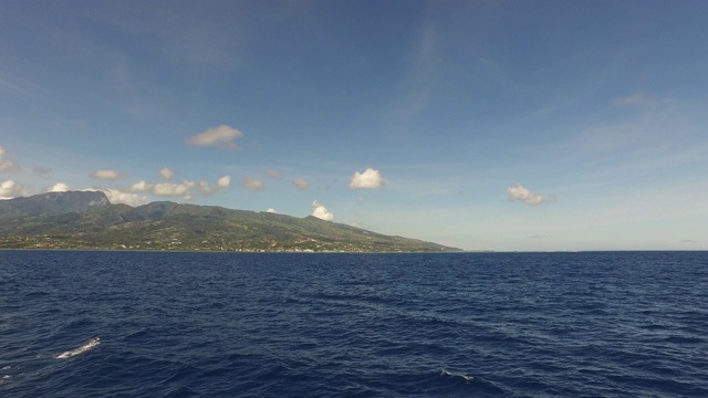 从海上看到的一个岛屿视频素材