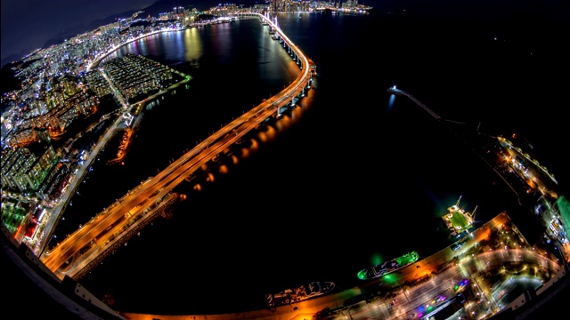 广安大桥(釜山市，韩国)交通夜景视频素材