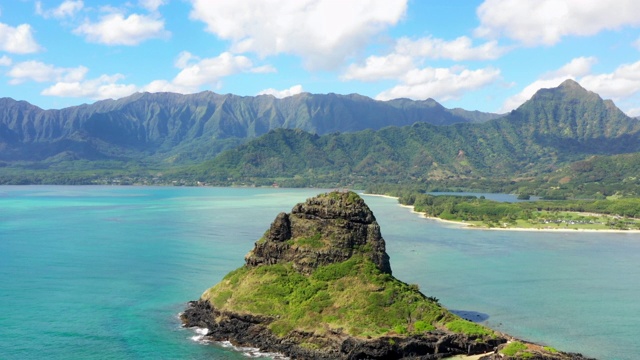 天线:夏威夷瓦胡岛瓦胡岛海岸的中国帽火山岩视频素材