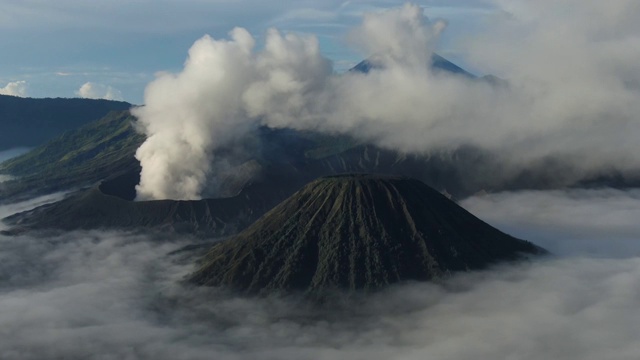 Bromo火山爆发视频素材