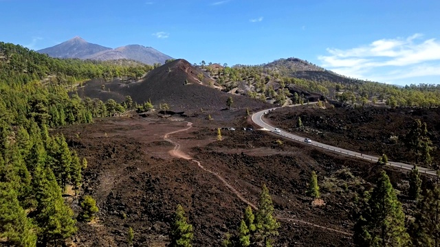 飞过泰德国家公园附近的火山景观，特内里费，加那利群岛，西班牙视频素材