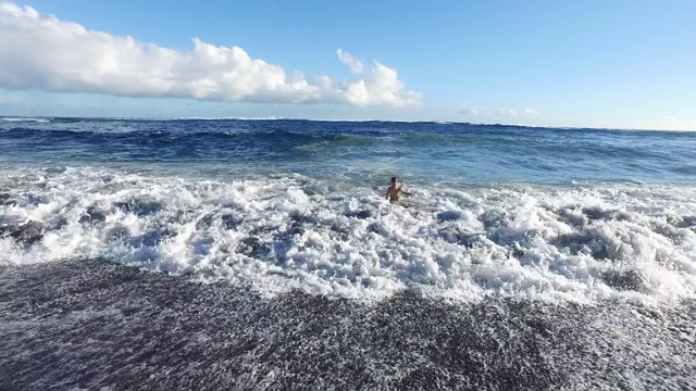 游泳海浪视频素材