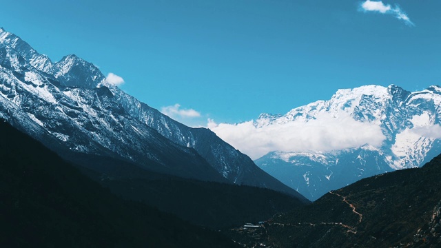 珠穆朗玛峰地区Namche集市村附近的喜马拉雅山脉视频素材