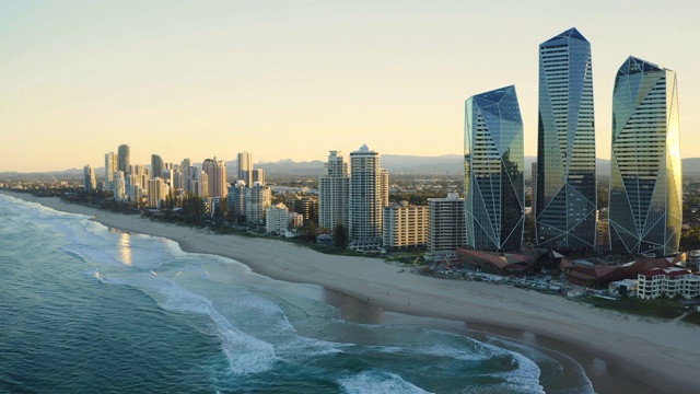 黄金海岸Broadbeach上的日落视频素材