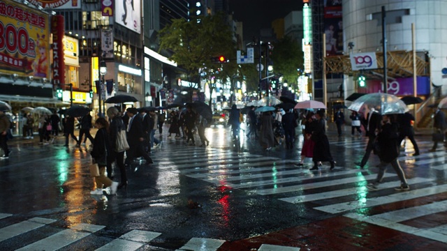 涉谷十字路口雨夜-慢镜头视频素材