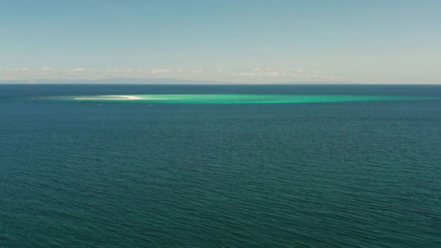 有沙滩的热带岛屿。Camiguin、菲律宾视频素材