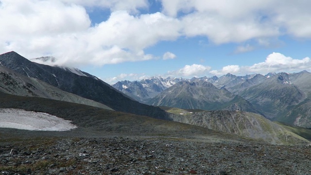 山岭风景优美。阿尔泰山脉、俄罗斯视频素材