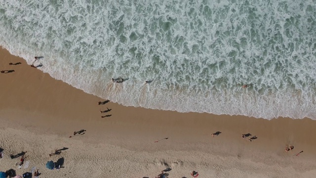 热带海滩的鸟瞰图视频素材