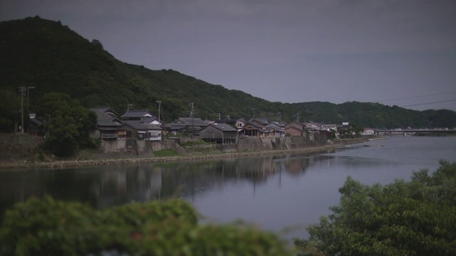 河边的房子和山，和歌山，日本视频素材