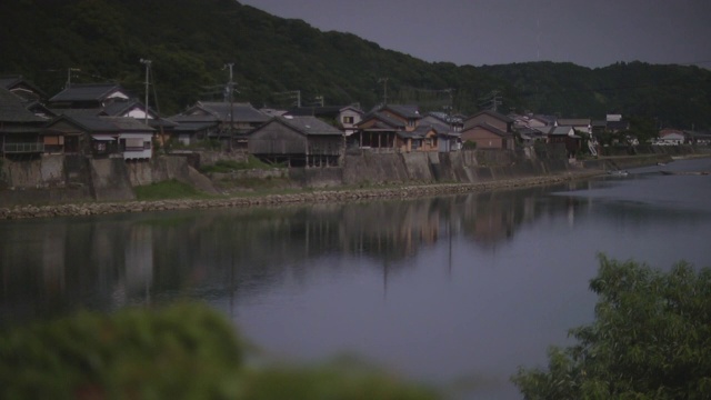 河边的房子和山，和歌山，日本视频素材