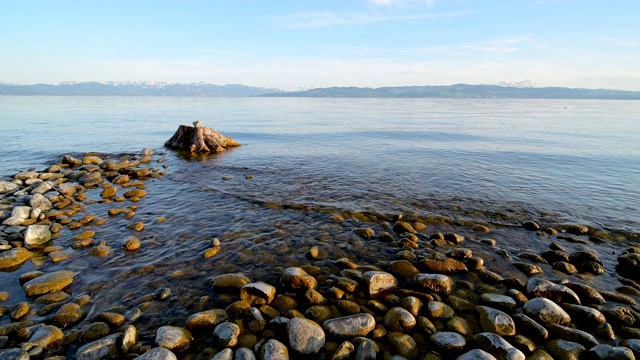 康斯坦茨湖石岸，克里斯布隆姆博登泽，康斯坦茨湖，Baden-Württemberg，德国视频素材