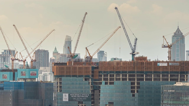 延时:城市里的建筑工地。发展中工业国概念视频素材