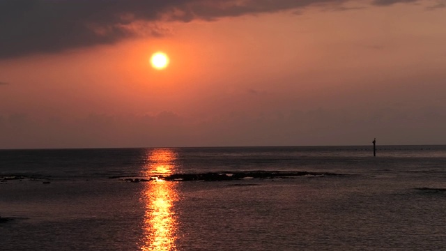 冲绳Chatan海岸的日落景色视频素材