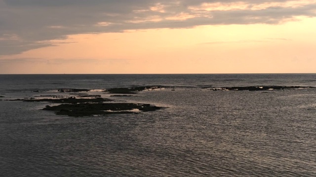 冲绳Chatan海岸的日落景色视频素材