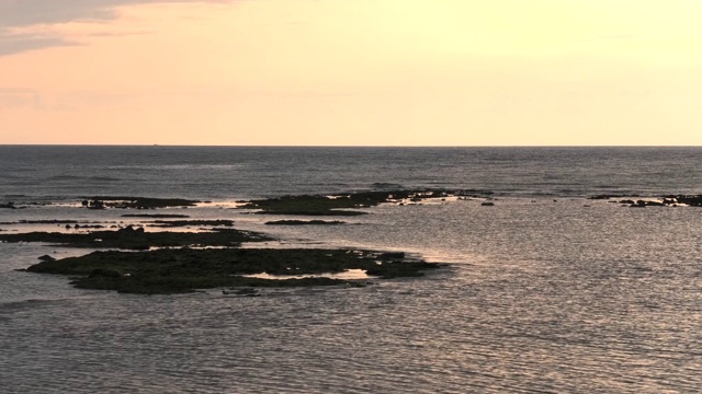 冲绳Chatan海岸的日落景色视频素材