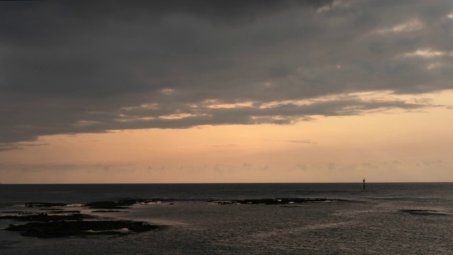 冲绳Chatan海岸的日落景色视频素材