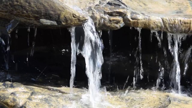 街头喷泉的水花视频素材