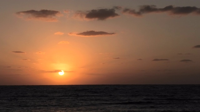 冲绳乌拉佐西海岸的夜景视频素材