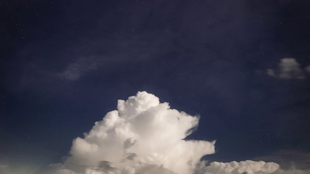 夜晚的天空。一组美丽的闪电。雷雨云层。间隔拍摄。视频素材