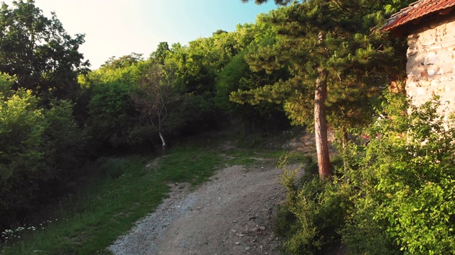 航拍的山地车骑山地车视频下载