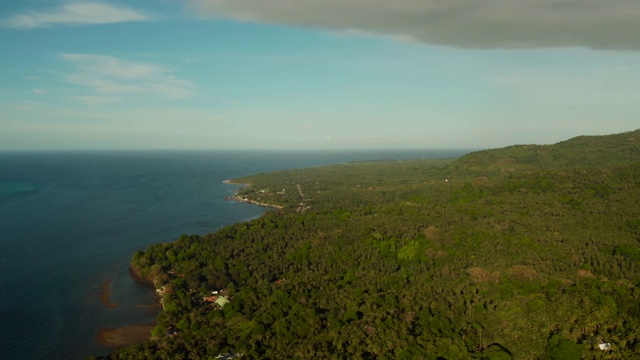 热带岛屿的海岸线。Camiguin岛菲律宾视频素材