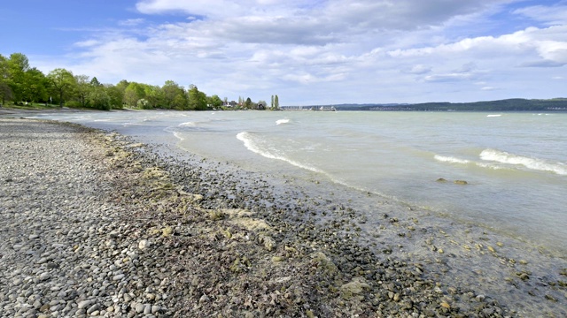 春天的湖岸，康斯坦茨，博登西，Baden-Württemberg，德国视频素材