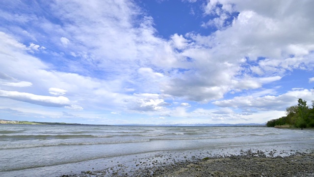 春天的湖岸，康斯坦茨，博登西，Baden-Württemberg，德国视频素材