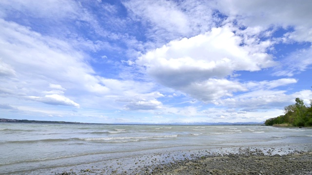 春天的湖岸，康斯坦茨，博登西，Baden-Württemberg，德国视频素材