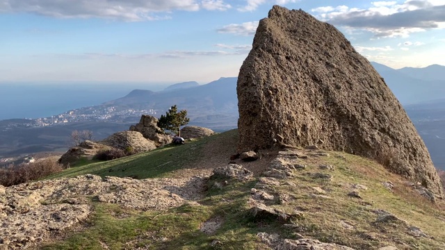 德梅尔芝山脉、幽灵谷和月球(太阳)林间空地的神奇景色视频素材