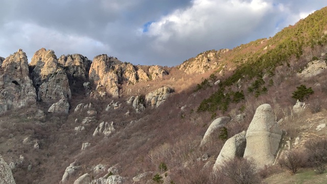 德梅尔芝山脉、幽灵谷和月球(太阳)林间空地的神奇景色视频素材