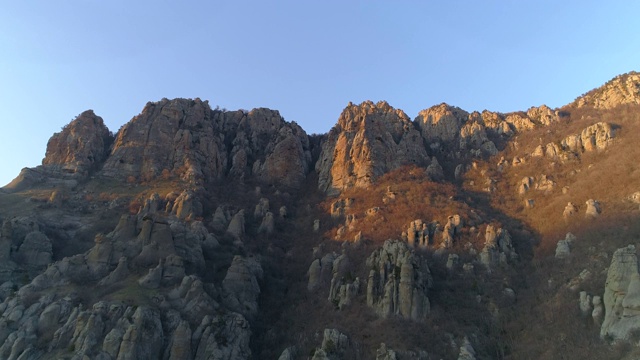 德梅尔芝山脉、幽灵谷和月球(太阳)林间空地的神奇景色视频下载