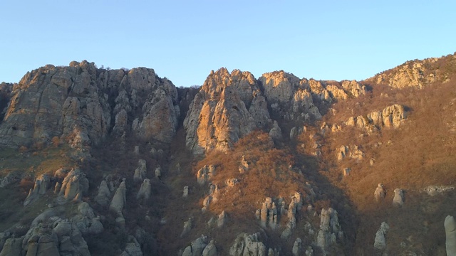 德梅尔芝山脉、幽灵谷和月球(太阳)林间空地的神奇景色视频素材