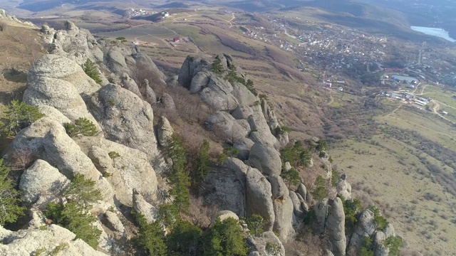 德梅尔芝山脉、幽灵谷和月球(太阳)林间空地的神奇景色视频素材