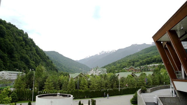 春天的高山滑雪胜地劳拉。山景城视频素材