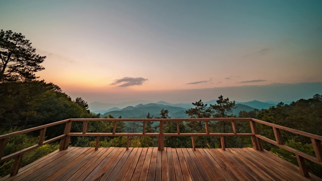 山峰时间流逝夜空与月亮视频素材