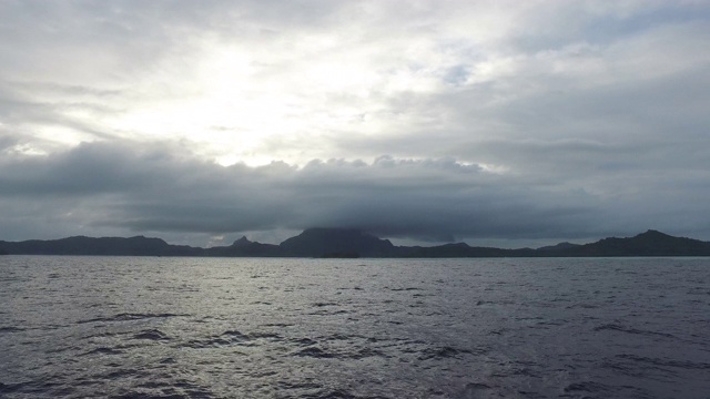 从海上看到的一个岛屿视频素材