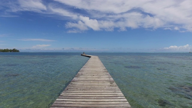 空码头通向大海对天空视频素材