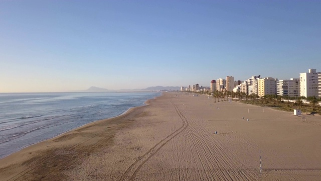 空中飞行地中海海滩的沙子视频素材