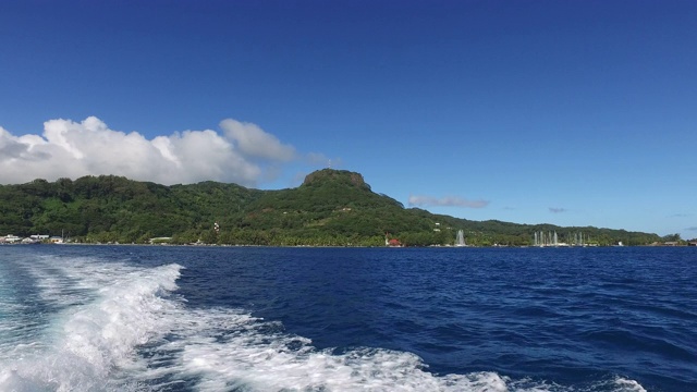 从海上看到的一个岛屿视频素材