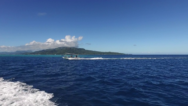 从海上看到的一个岛屿视频素材