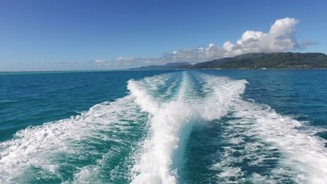 从海上看到的一个岛屿视频素材