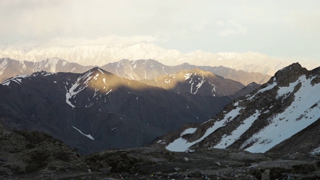 雪山和砾石山视频素材