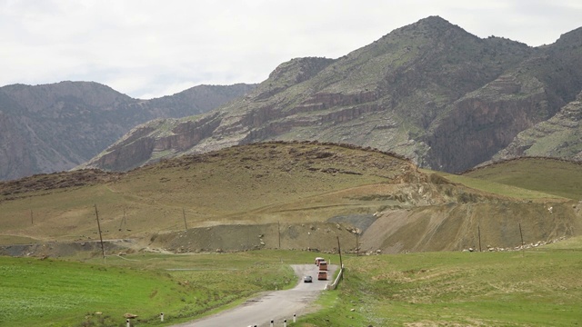 通往山区的道路视频素材