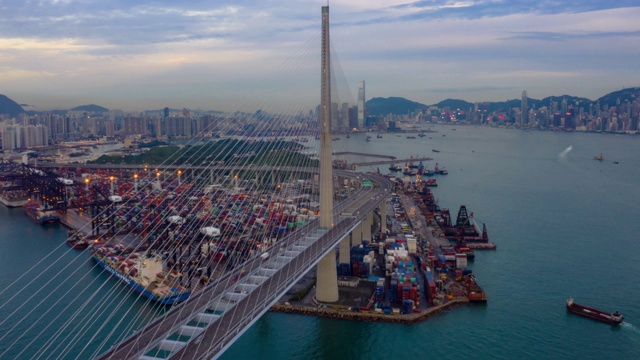 傍晚鸟瞰香港葵青货柜码头及昂船洲大桥视频素材