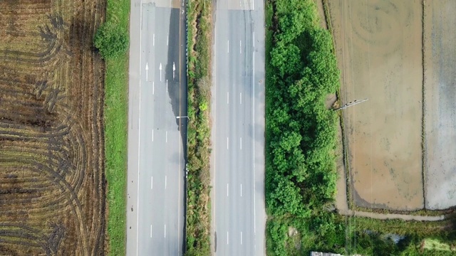 景观道路和绿色自然与航空相机。视频素材