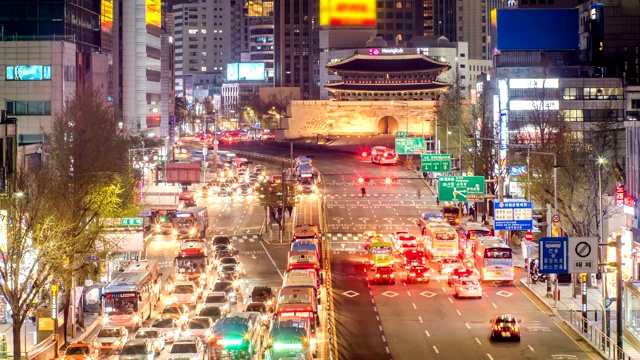 韩国首尔南大门地区市区交通夜景视频素材