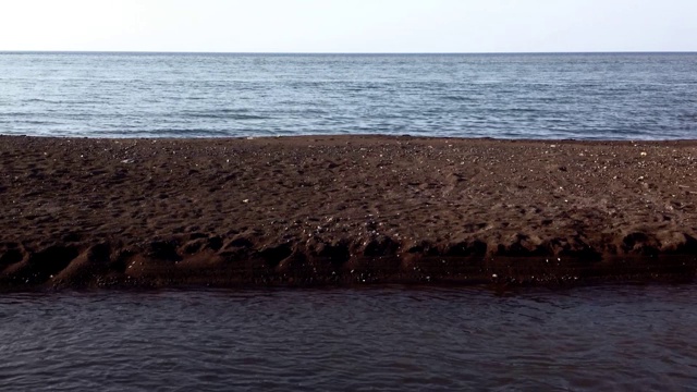 海滩和河海滩的村庄视频素材