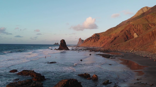 美丽的黑色沙滩-特内里费北部海岸，本尼霍，加那利群岛，西班牙视频素材