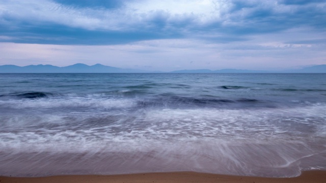 延时:美丽的海滩与岛屿背景。4k分辨率。视频素材