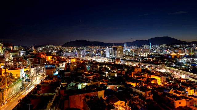 釜山永道区邦奈洞市中心的夜景视频素材